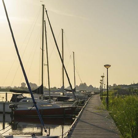 Waterchalet Number 6 Recreationpark Yn'E Lijte Grou Met Ligplaats Boot Exterior photo