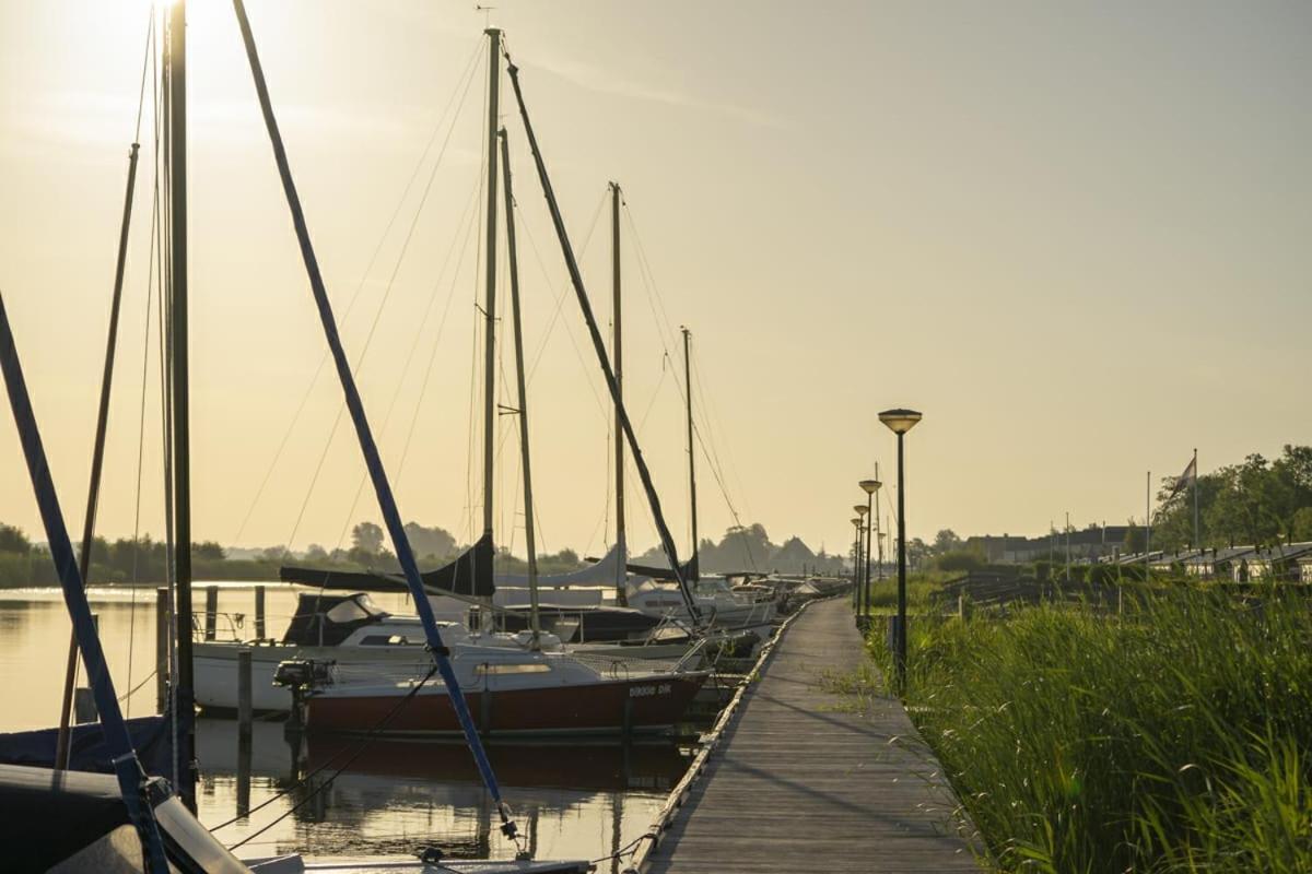 Waterchalet Number 6 Recreationpark Yn'E Lijte Grou Met Ligplaats Boot Exterior photo