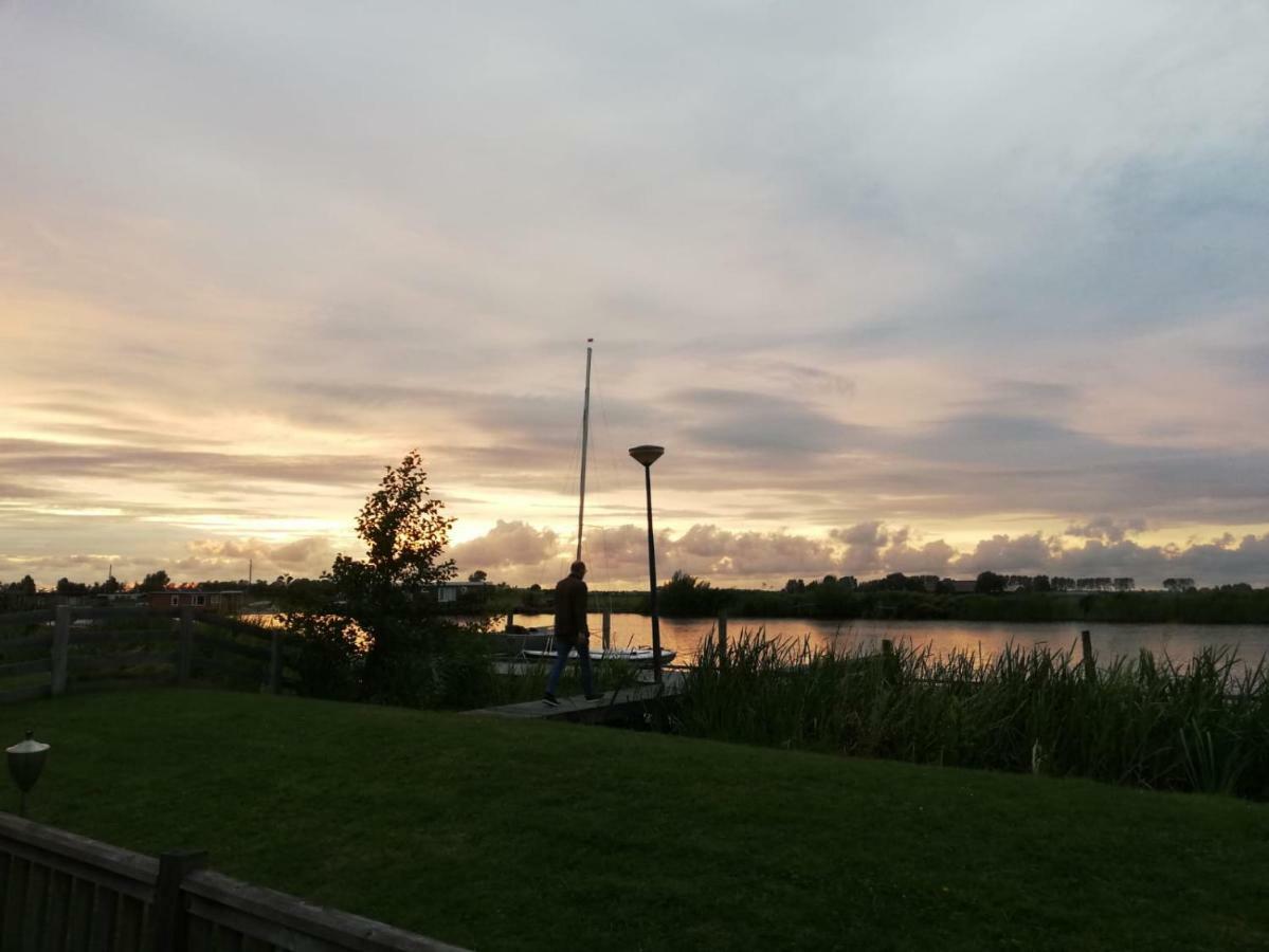 Waterchalet Number 6 Recreationpark Yn'E Lijte Grou Met Ligplaats Boot Exterior photo